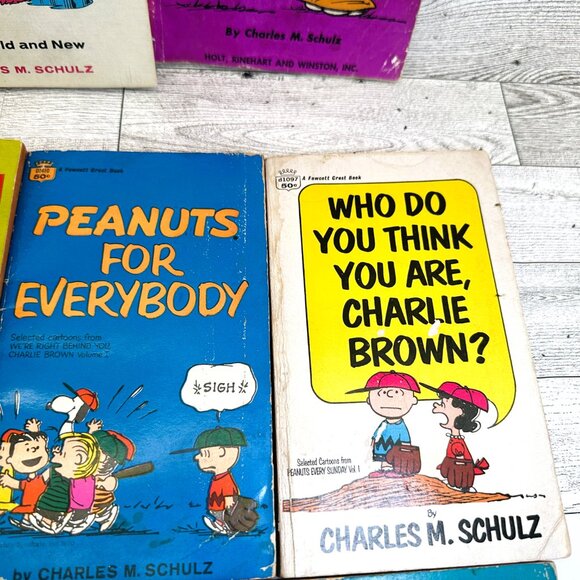 Vintage Charlie Brown & Snoopy Comic Books by Charles M. Schulz (11 each) - Picture 5 of 16